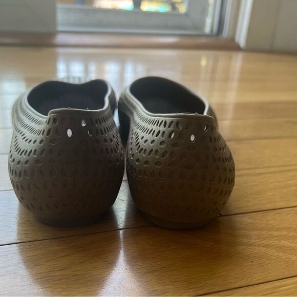 Okabashi Light Brown Plastic Waterproof Flat Shoes sz 7.5 - Picture 6 of 8